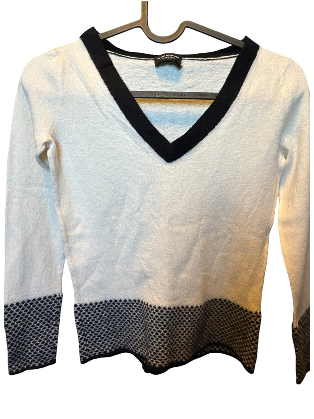 Club Monaco Cream V-Neck Sweater with Black Trim and Patterned Hem